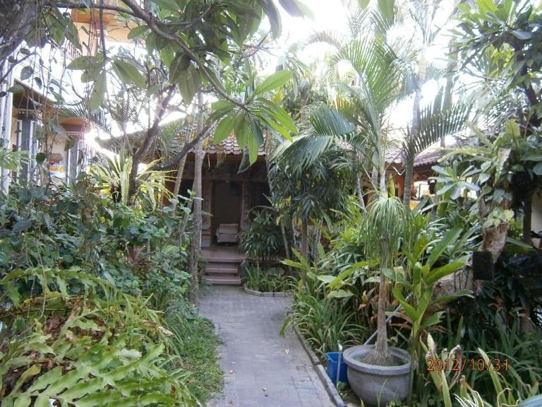 Adus 2* Legian (Bali)